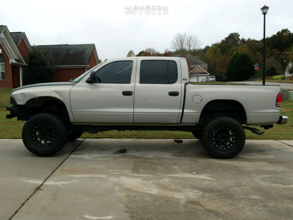 2000 Dodge Dakota with 17x9 -12 XD Addict and 33/10.5R17 Mud Claw Extreme  M/t and Leveling Kit & Body Lift | Custom Offsets
