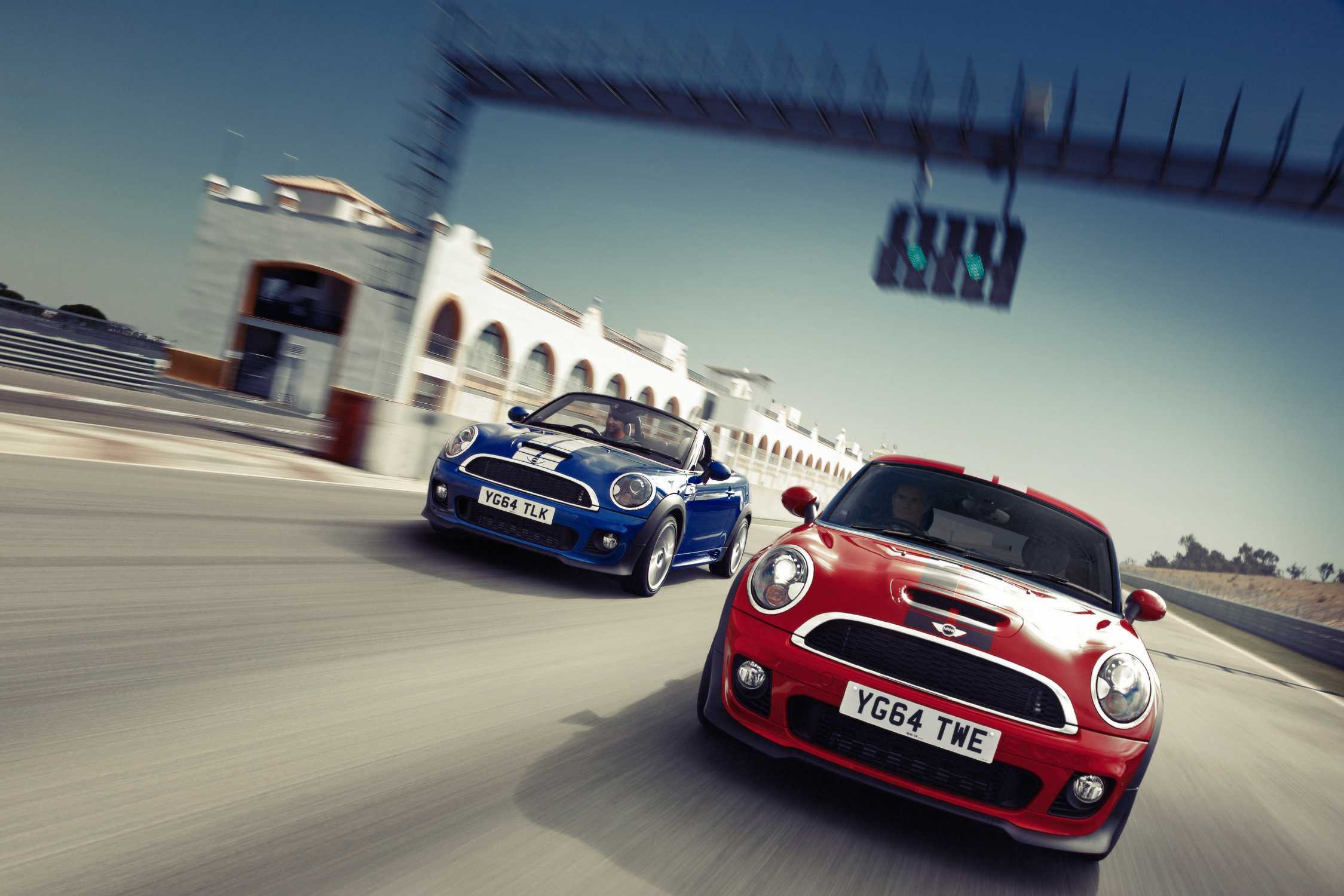 The MINI Coupé and the MINI Roadster: two athletes turn into the final  straight.