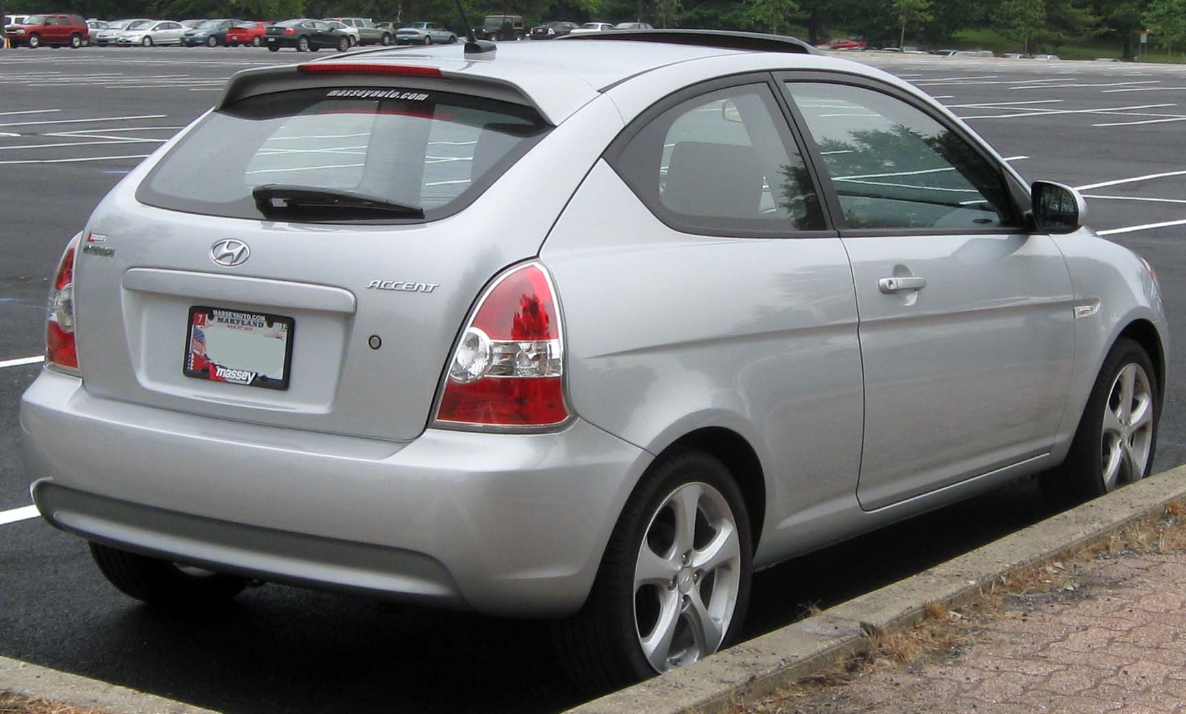 File:Hyundai Accent SE rear -- 09-03-2010.jpg - Wikimedia Commons