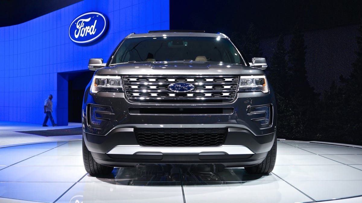 New Ford Explorer Platinum pushes the SUV upscale (pictures) - CNET