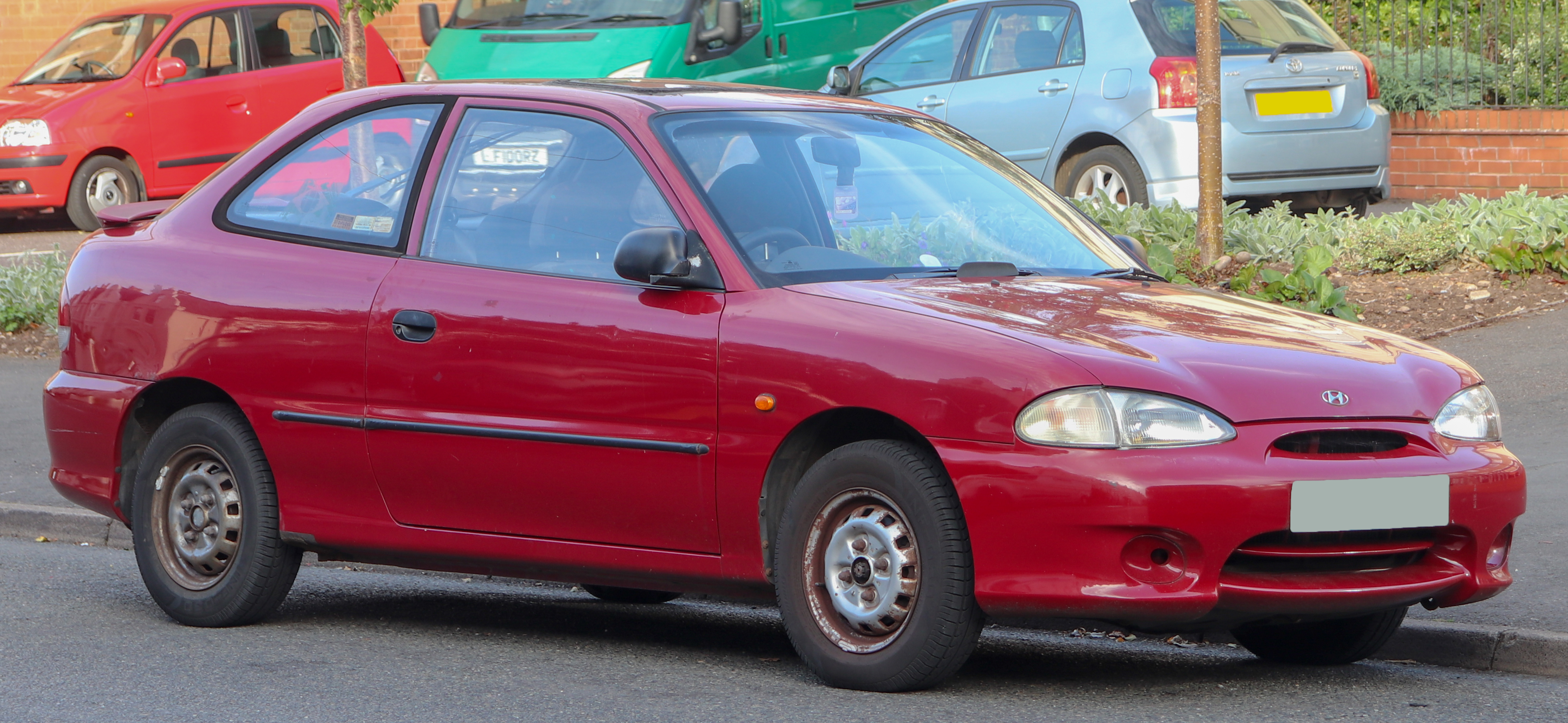 File:1997 Hyundai Accent Coupe 1.3 Front.jpg - Wikimedia Commons
