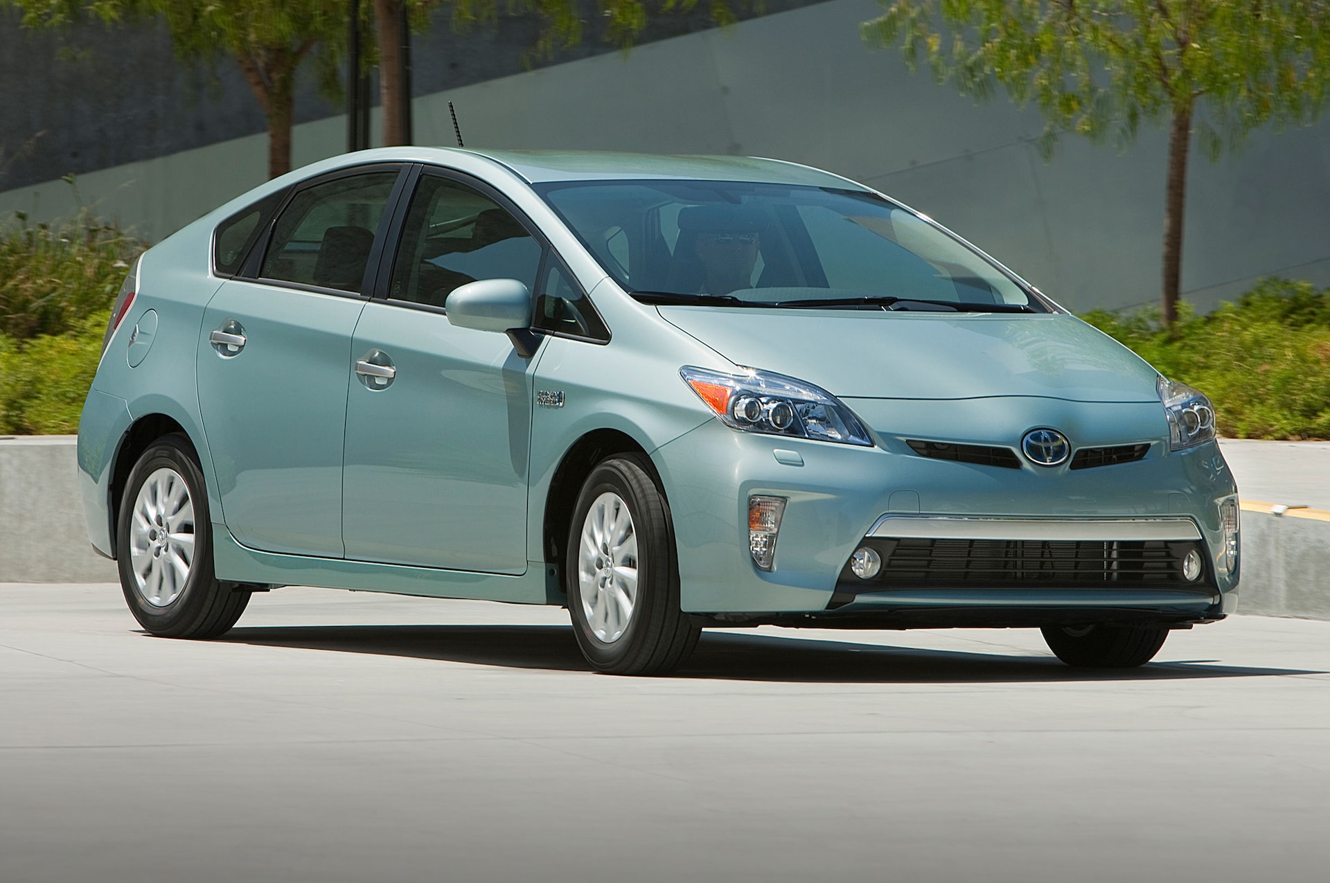 2014 Toyota Prius Plug-In Prices Slashed $2010-$4620