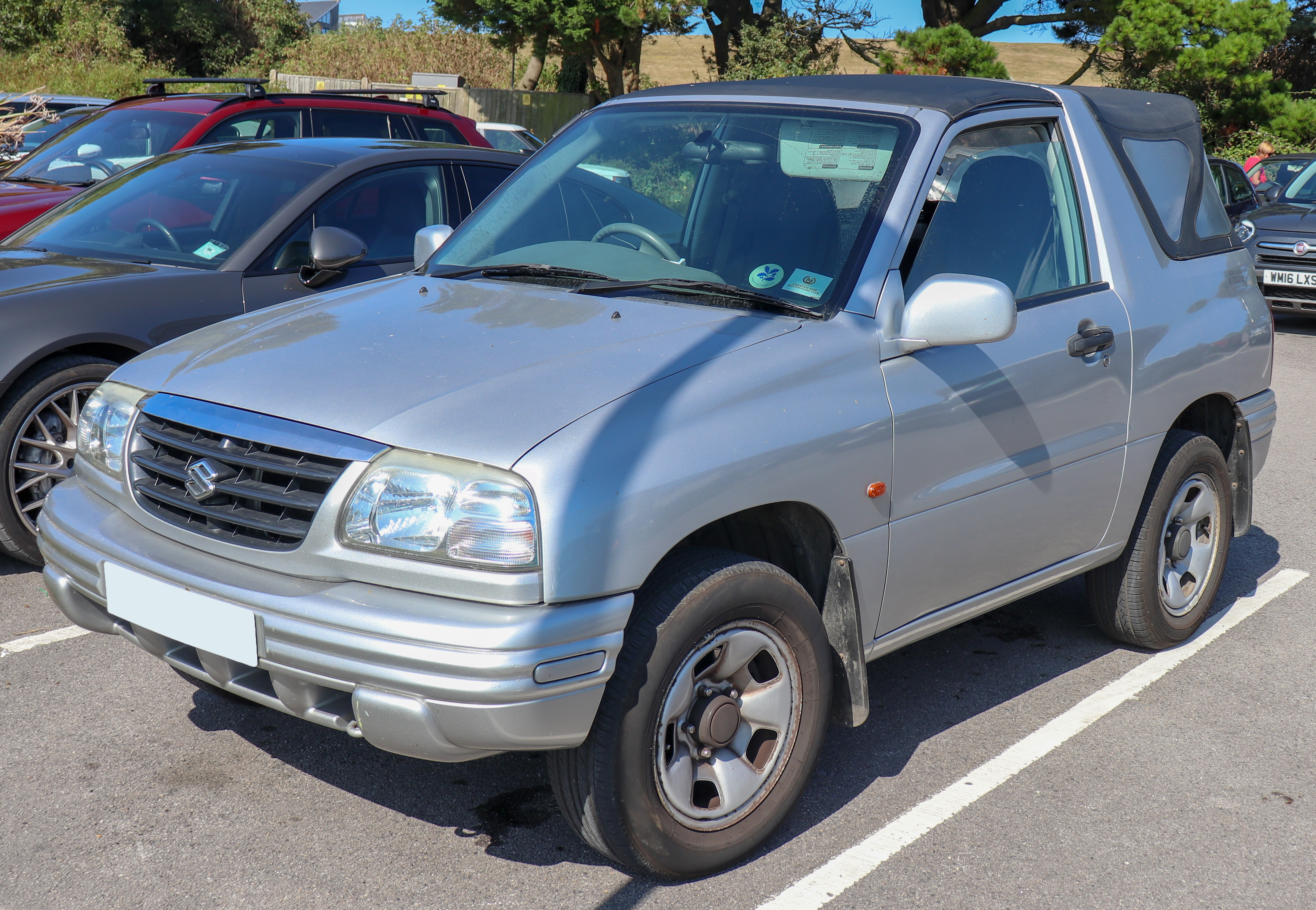 File:2002 Suzuki Grand Vitara 16V Sport Automatic 1.6 Front.jpg - Wikimedia  Commons