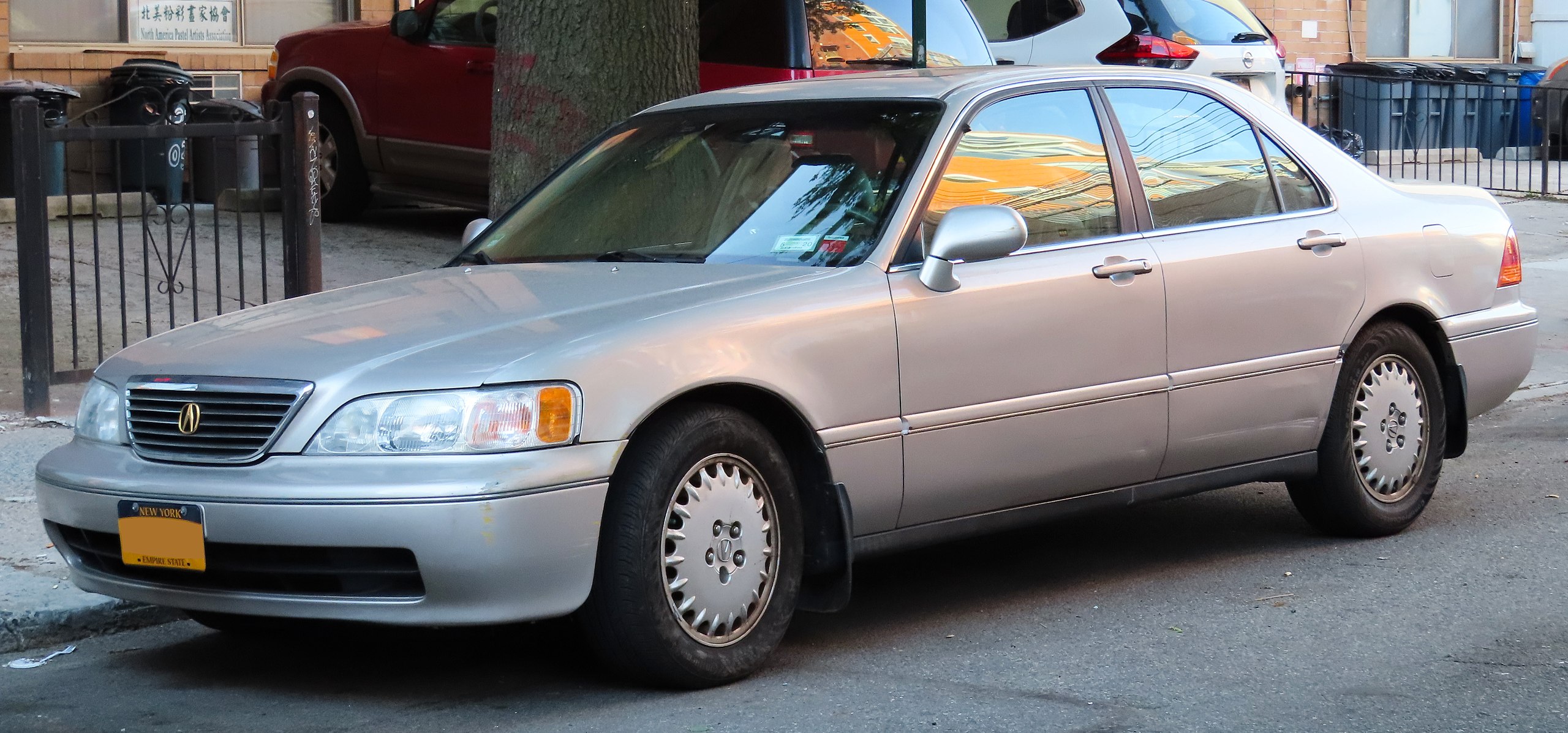 File:1997 Acura RL 3.5 front 5.18.19.jpg - Wikimedia Commons