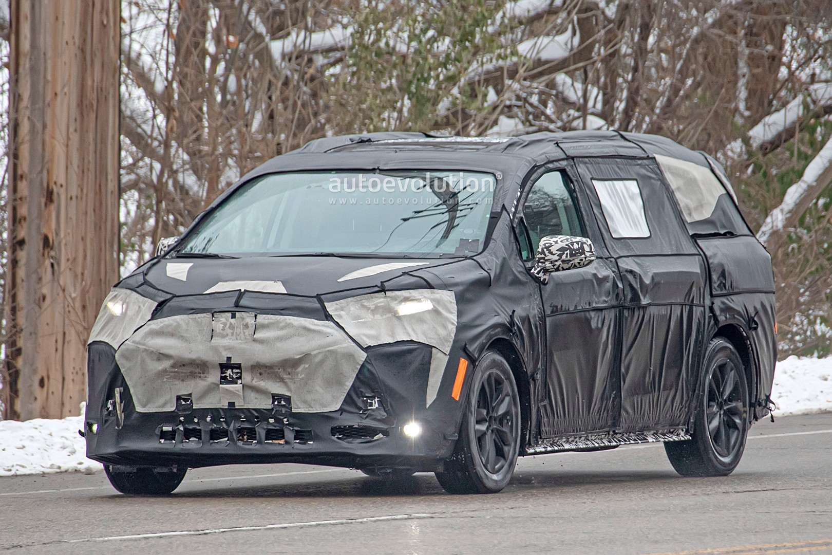 2021 Toyota Sienna Spied Testing in Detroit: Looks Like a Bigger Modern  Minivan - autoevolution