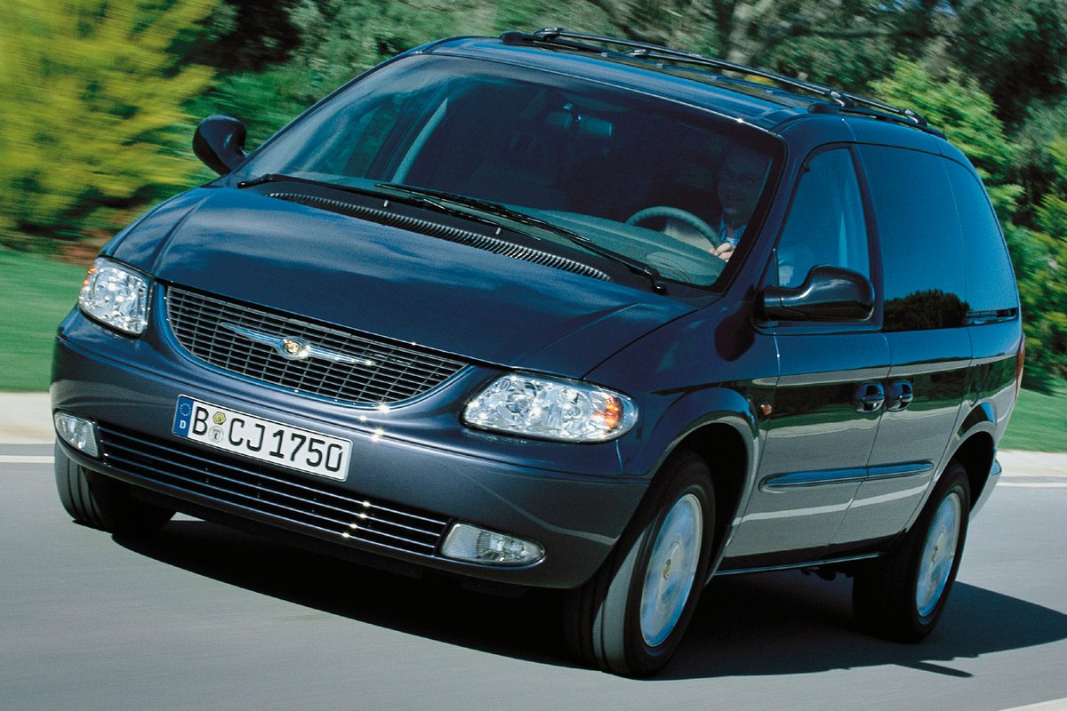 2002 Chrysler Voyager pictures