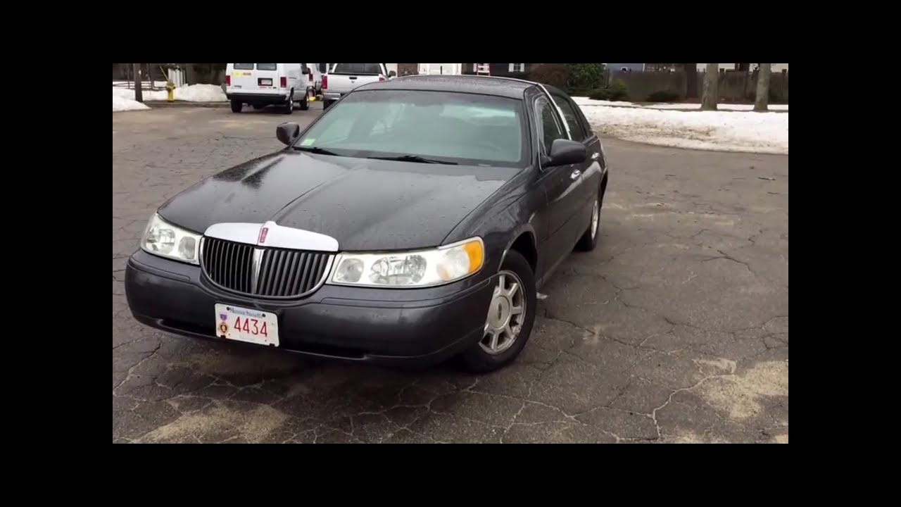 2002 Lincoln Town Car Signature Series Startup, Walkaround, & Full Tour -  YouTube
