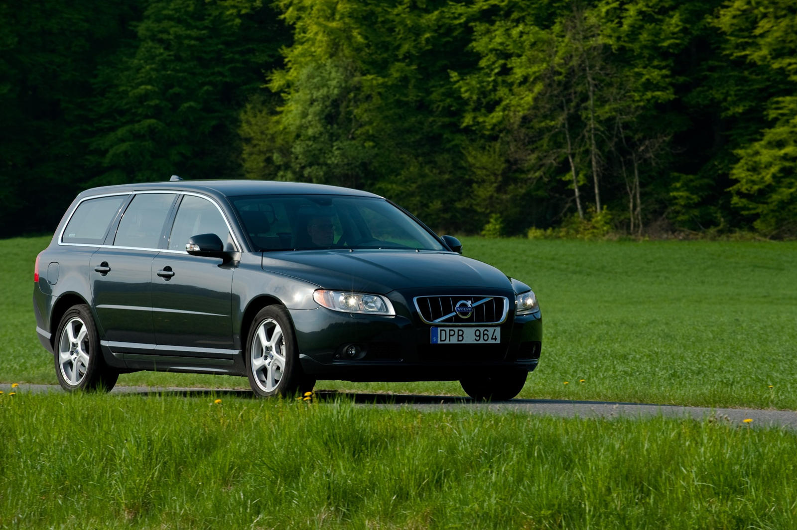 2009 Volvo V70: Review, Trims, Specs, Price, New Interior Features,  Exterior Design, and Specifications | CarBuzz