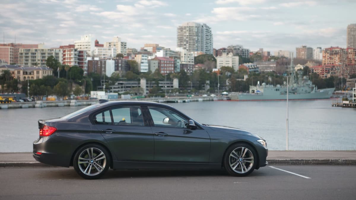2013 BMW 3 Series Review: 320i Sport Line - Drive