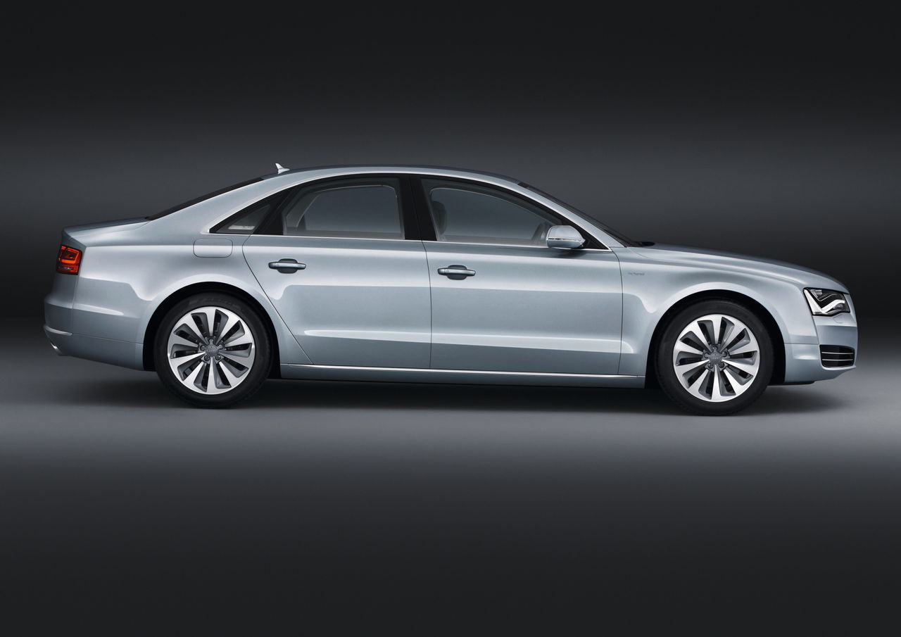 Audi A8 hybrid (2010) | Audi MediaCenter