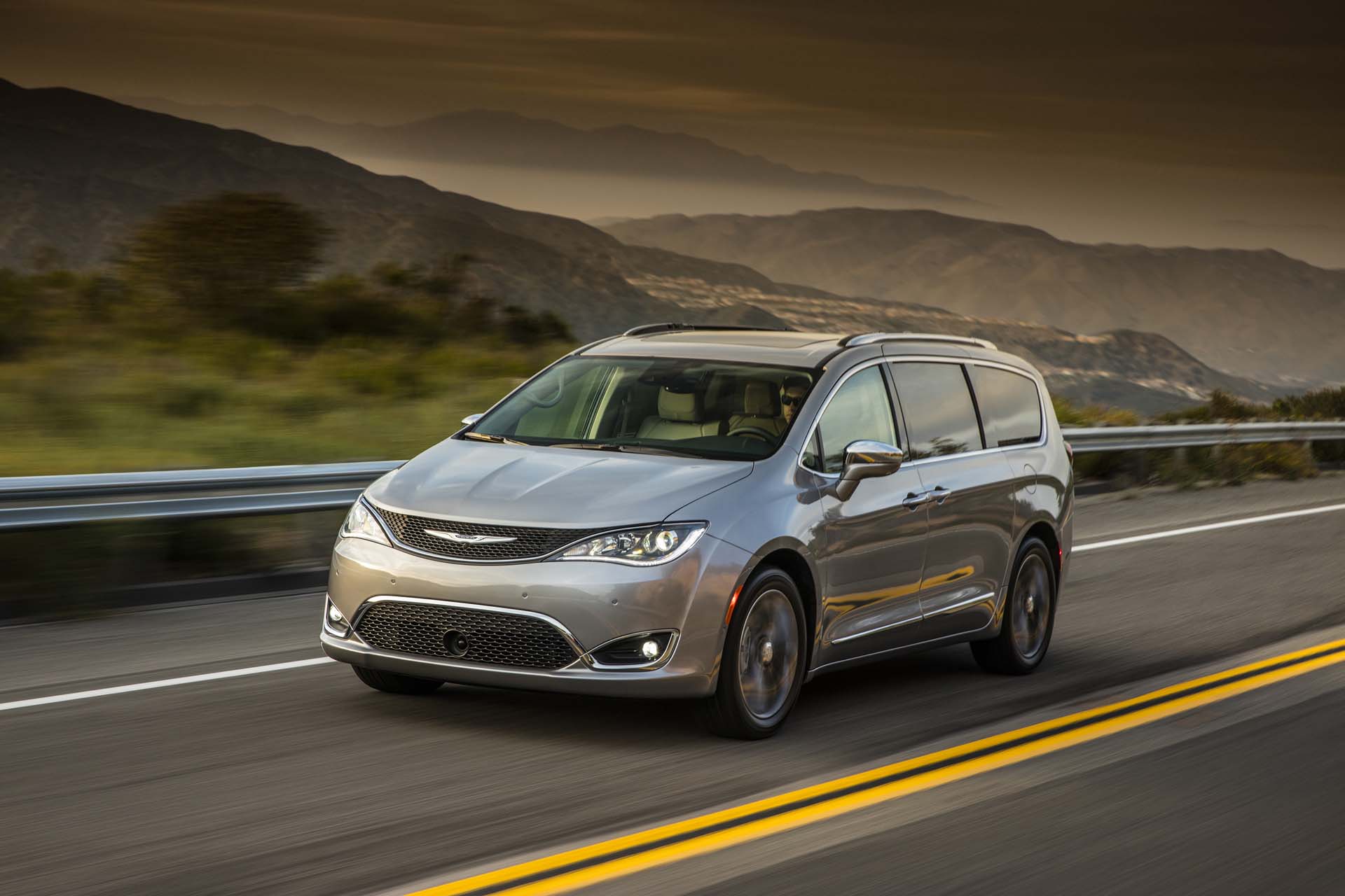 2019 Chrysler Pacifica Review, Ratings, Specs, Prices, and Photos - The Car  Connection