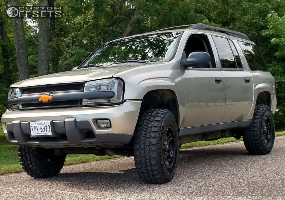 2003 Chevrolet Trailblazer with 17x9 25 Ultra Mongoose and 285/70R17  Federal Couragia Mt and Leveling Kit & Body Lift | Custom Offsets