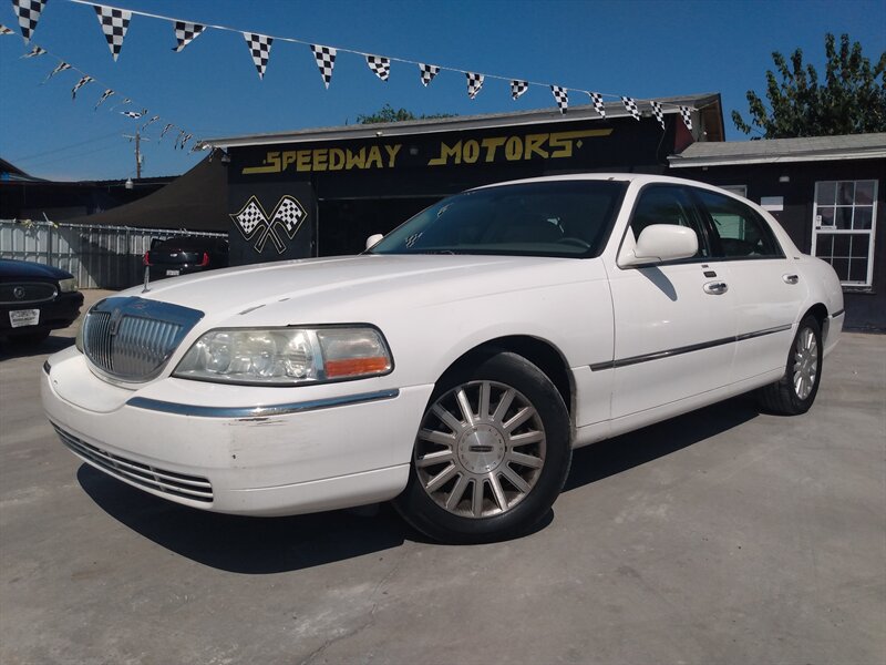 Used 2004 Lincoln Town Car's in Karnes City, Texas for sale - MotorCloud