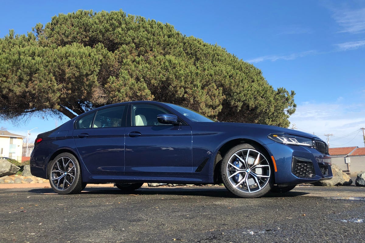 2021 BMW 530e review: A likable but compromised plug-in hybrid sedan - CNET