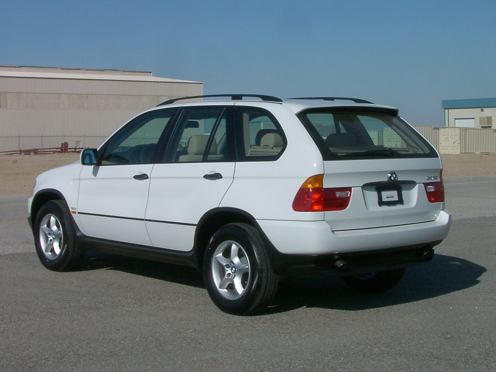 File:2003 BMW X5 3.0i -- NHTSA 02.jpg - Wikimedia Commons