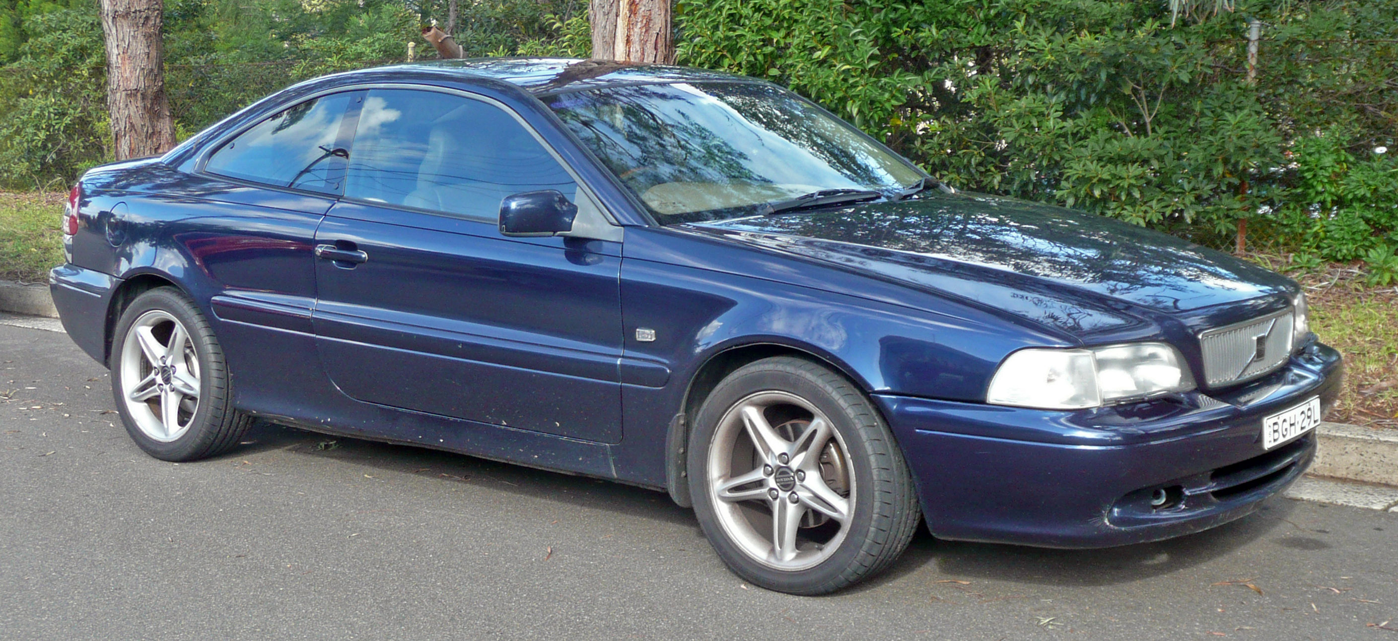 File:1998-2002 Volvo C70 coupe 01.jpg - Wikimedia Commons