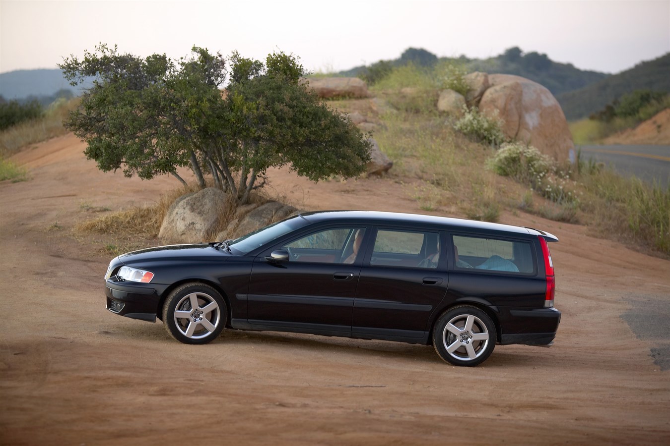 Model Overview: 2004 Volvo S60 R and V70 R