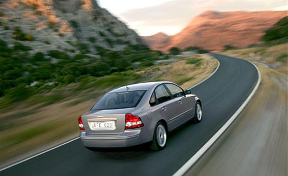 2004 Volvo S40 First Drive