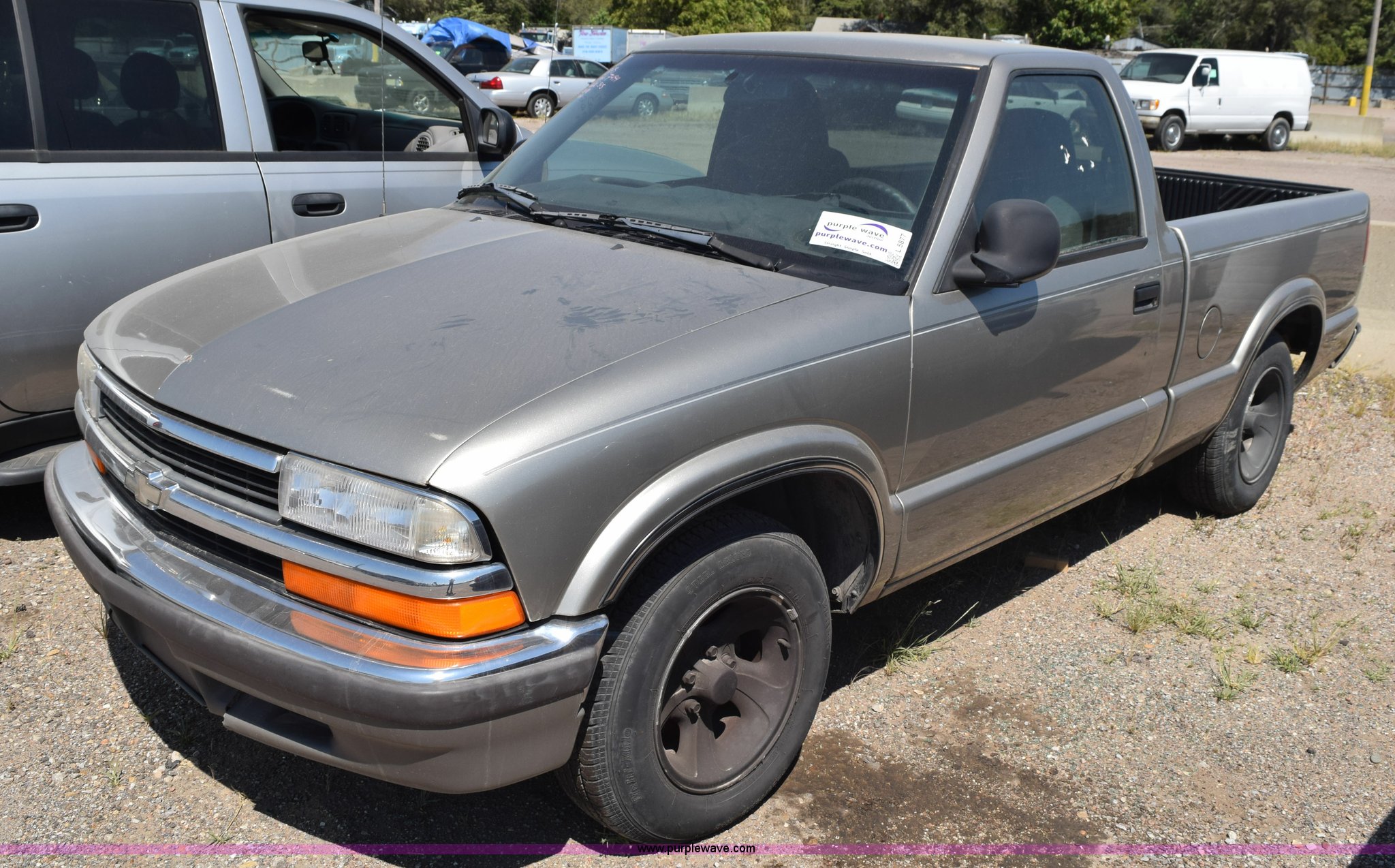 1998 Chevrolet S10 pickup truck in Wichita, KS | Item L5877 sold | Purple  Wave