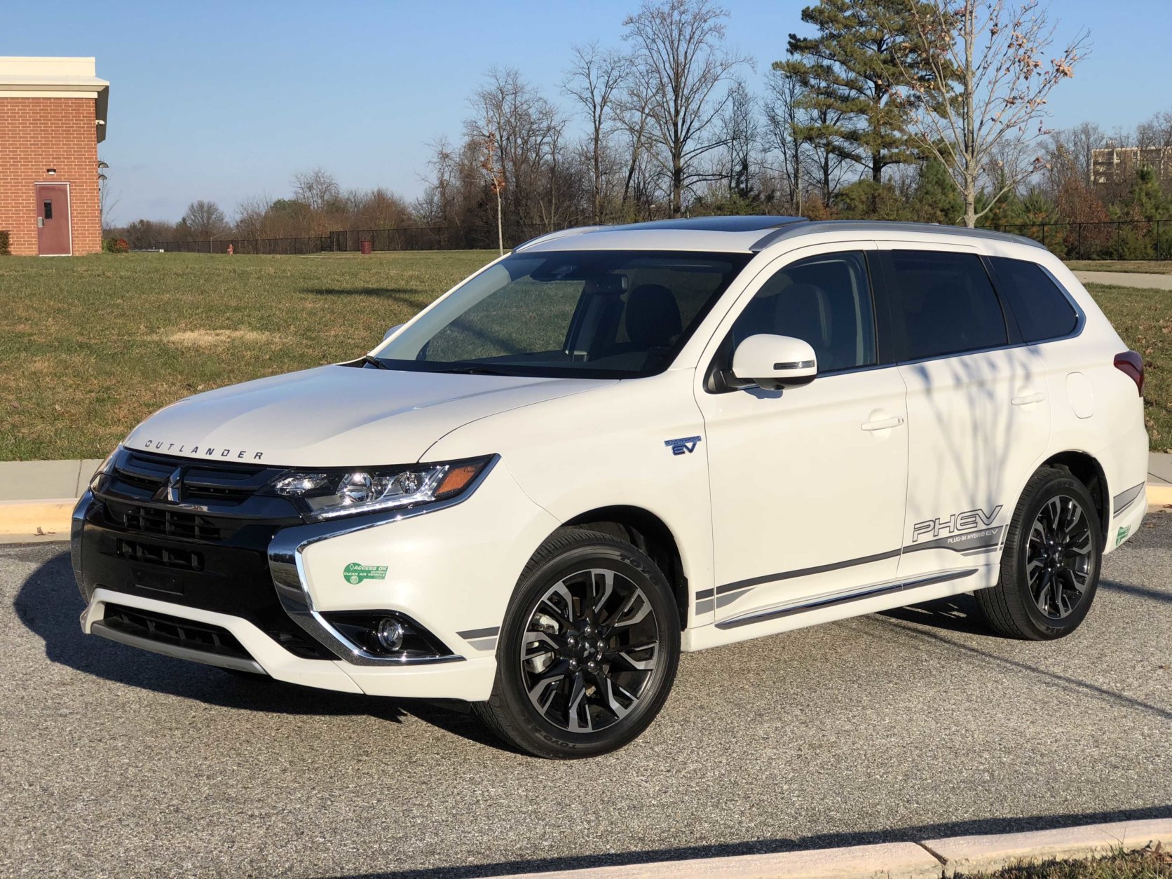 Car Review: Mitsubishi Outlander PHEV lets you plug in, use less gas - WTOP  News