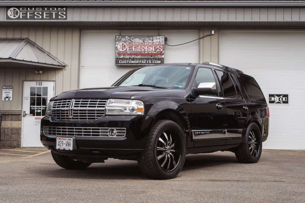 2007 Lincoln Navigator with 22x9.5 38 Helo HE875 and 305/45R22 Atturo AZ800  and Stock | Custom Offsets