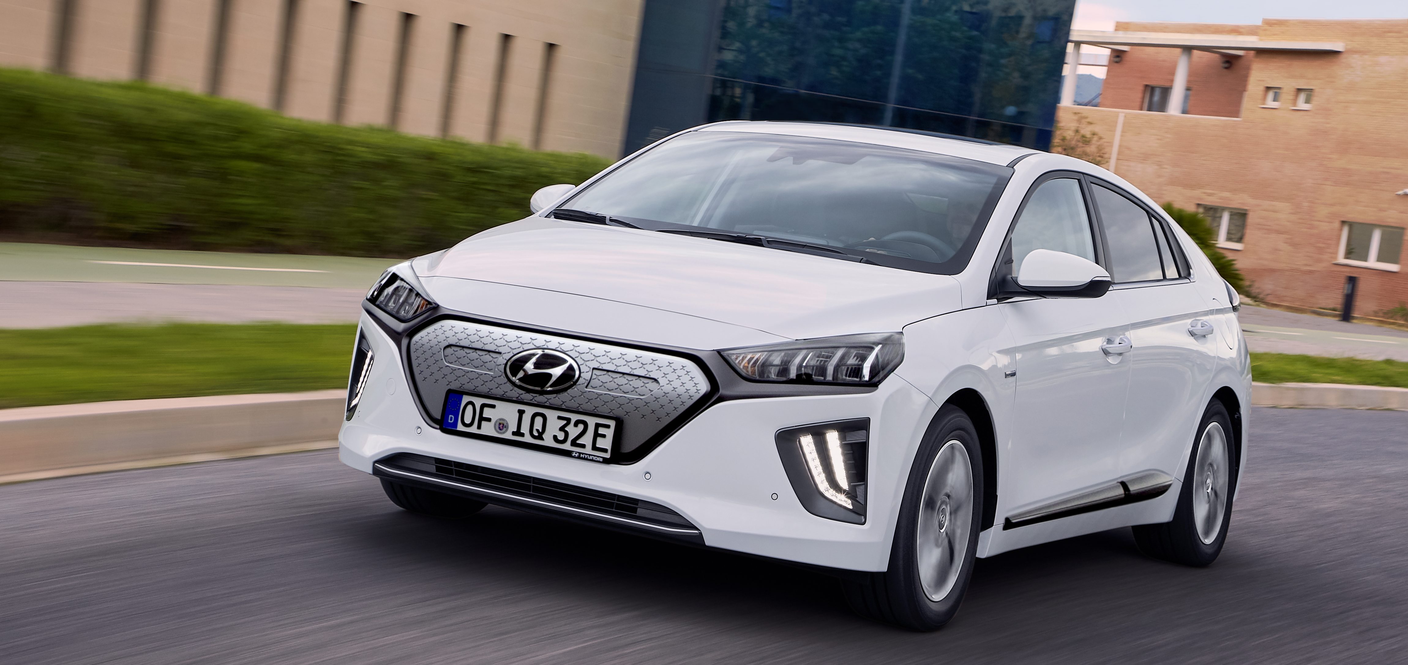 Hyundai upgrades IONIQ Electric with significantly bigger battery and  design refresh | Electrek