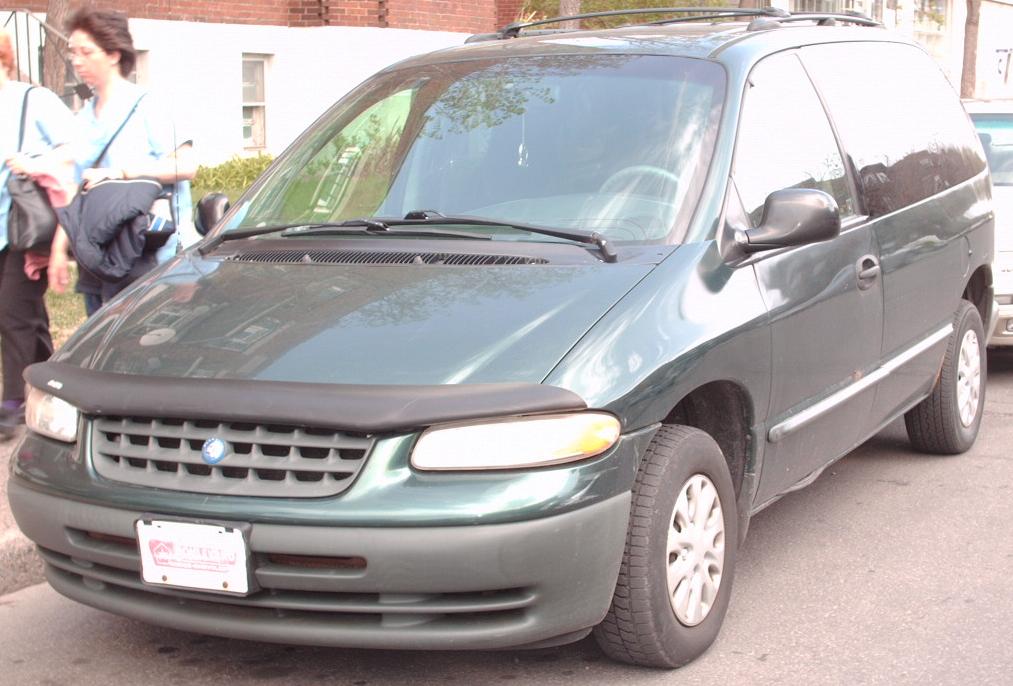 File:1996-2000 Plymouth Voyager 3-Door.jpg - Wikimedia Commons