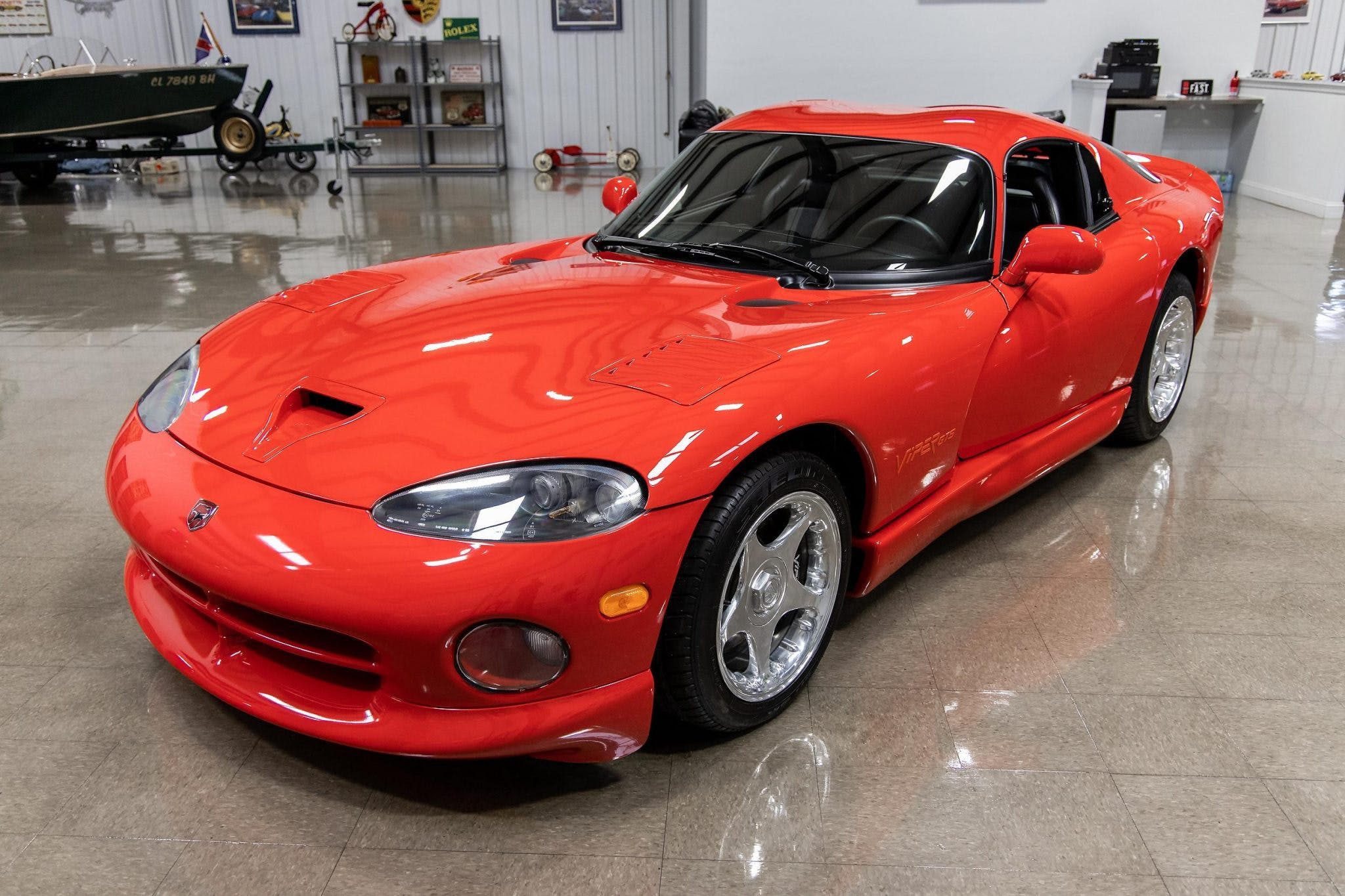 This 17-mile 1997 Viper GTS just set an auction record for second-gens -  Hagerty Media