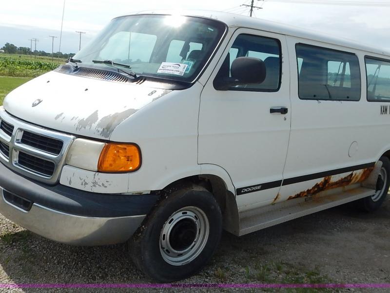 2001 Dodge Ram Wagon B2500 van in St. Marys, KS | Item J3869 sold | Purple  Wave