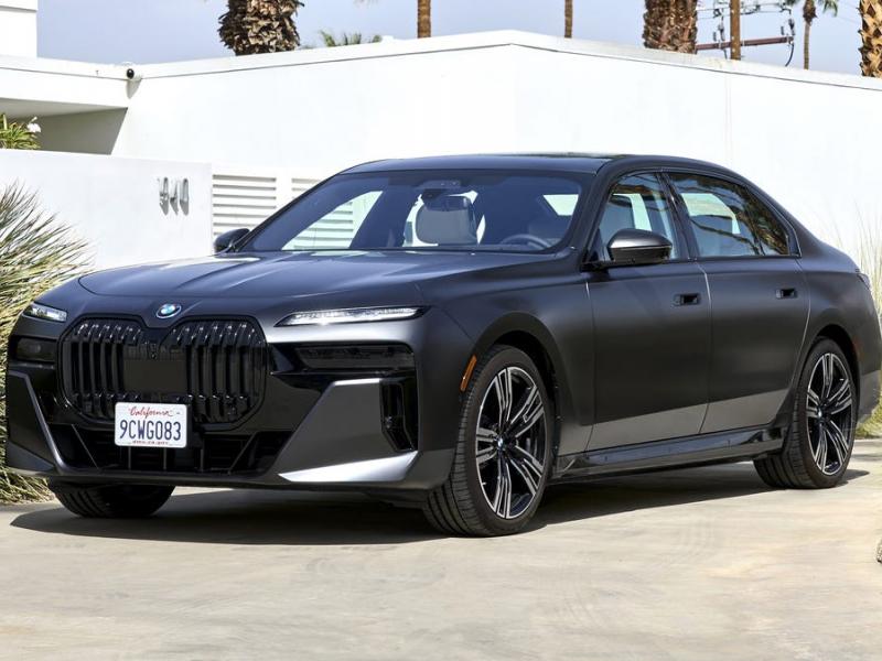 2023 BMW 7 Series and i7 First Drive Review: The Technophile's Luxury  Sedans - CNET
