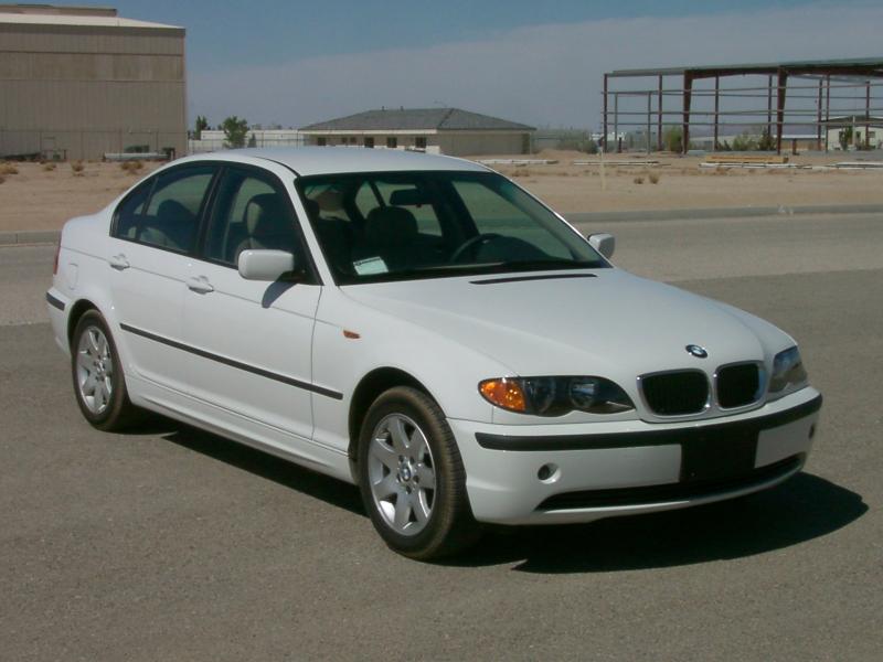 File:2002 BMW 325i sedan -- NHTSA 01.jpg - Wikimedia Commons